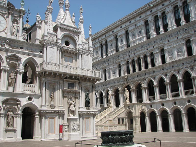 binnenhof palazzo ducale