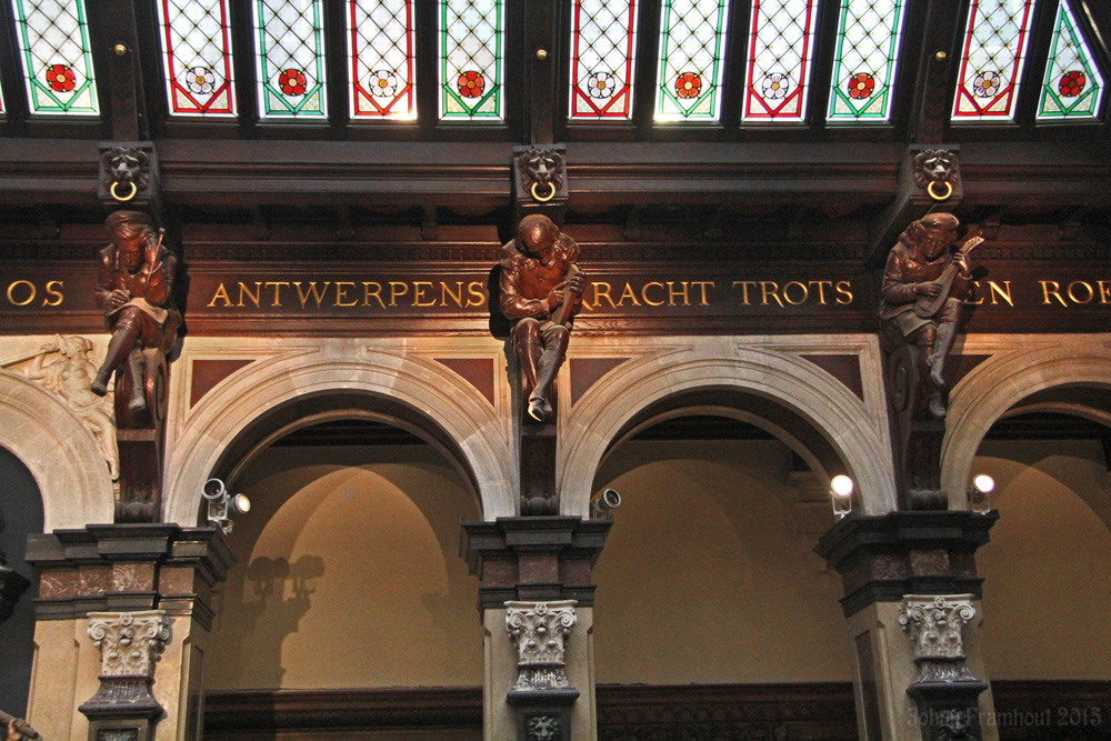 Het stadhuis van Antwerpen bezichtigd op een opendeurdag