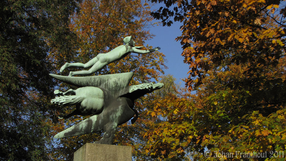 Art7d.be, Art in Belgium, Photos from sculptures in the Middelheim park in Antwerp, page 1, Autumn