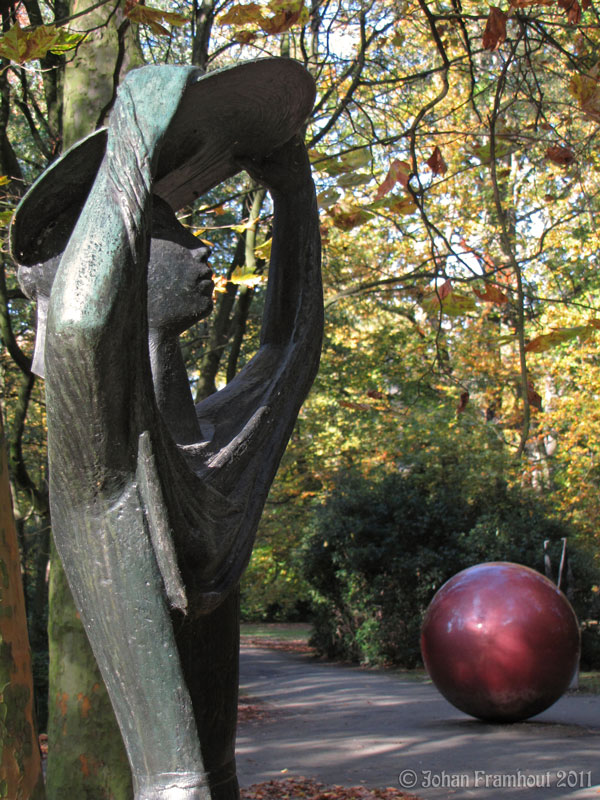 Art7d.be, Art in Belgium, Photos from sculptures in the Middelheim park in Antwerp, page 1, Autumn
