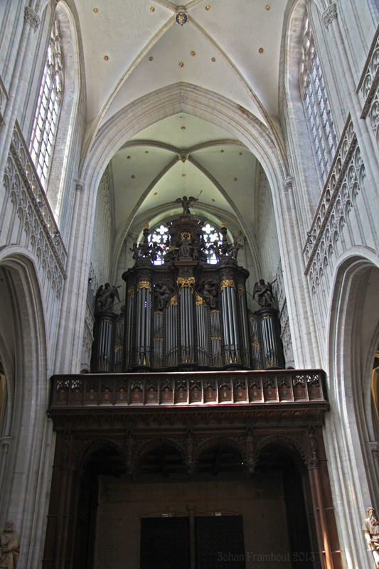 Antwerpen, interieur van de Onze-Lieve-Vrouwekathedraal, het orgel van Pierre Schyven 