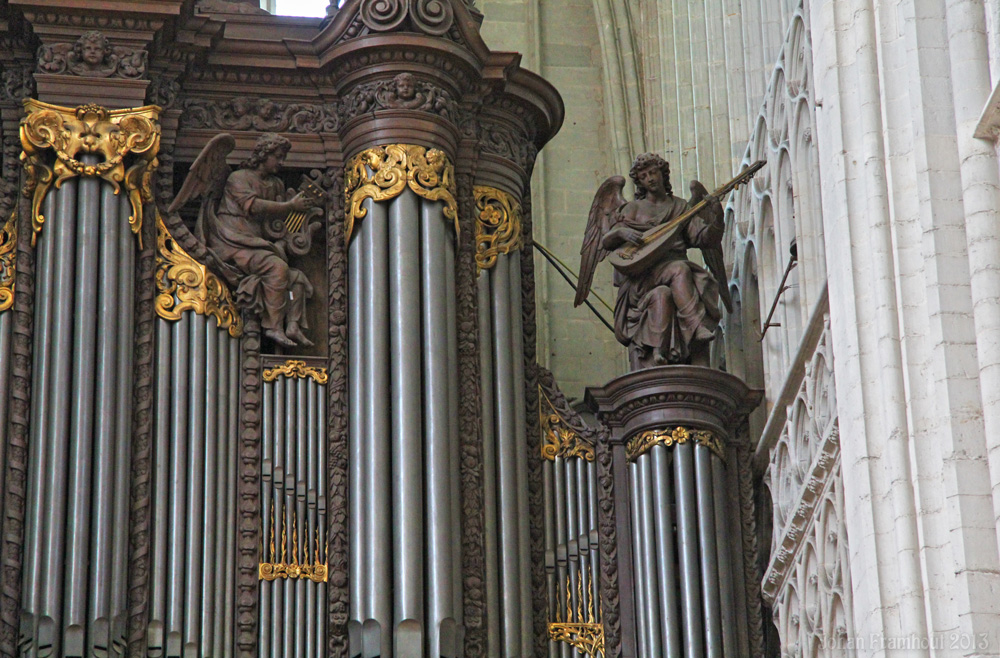 Antwerpen, interieur van de Onze-Lieve-Vrouwekathedraal, het orgel van Pierre Schyven 