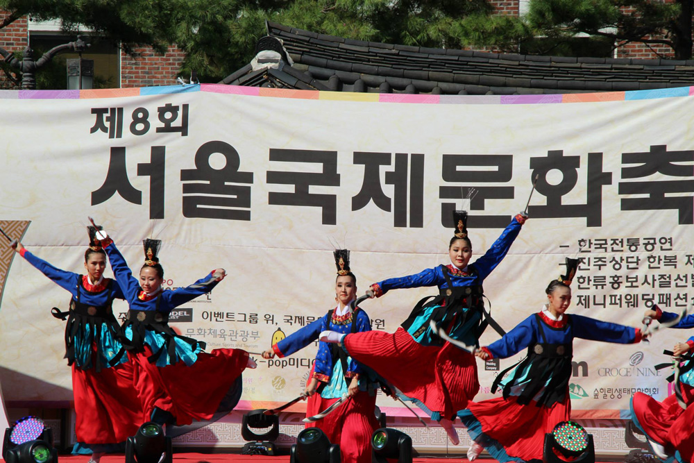 Sabre rattling at Unhyeon Palace