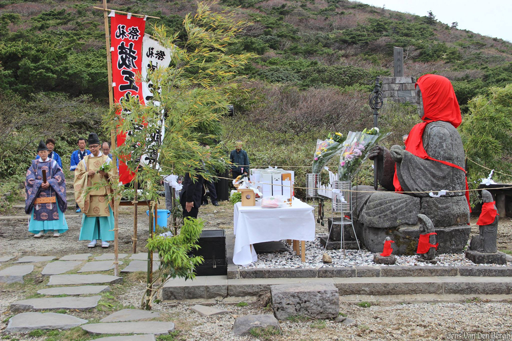 Ceremony for mountaineers at Jizoyama